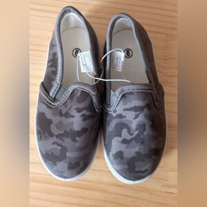 Swiggles Kids Gray Camouflage Slip Ons